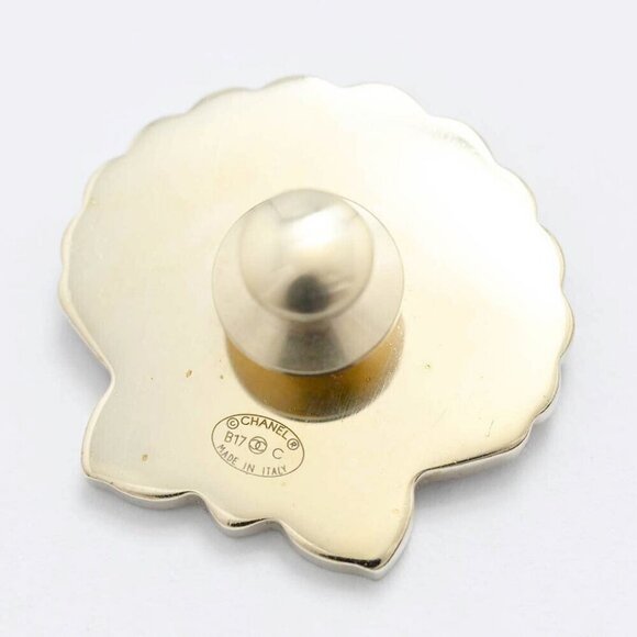 CHANEL Logo Pearl Shell Motif Brooch Gold Tone Pin B17C w/Box D-o111 - Picture 2 of 6